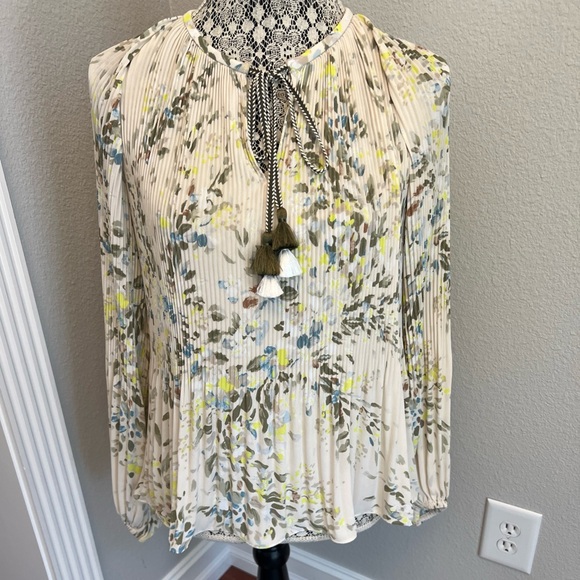 White House Black Market Pleated Tie Neck blouse size XXS - Picture 4 of 13